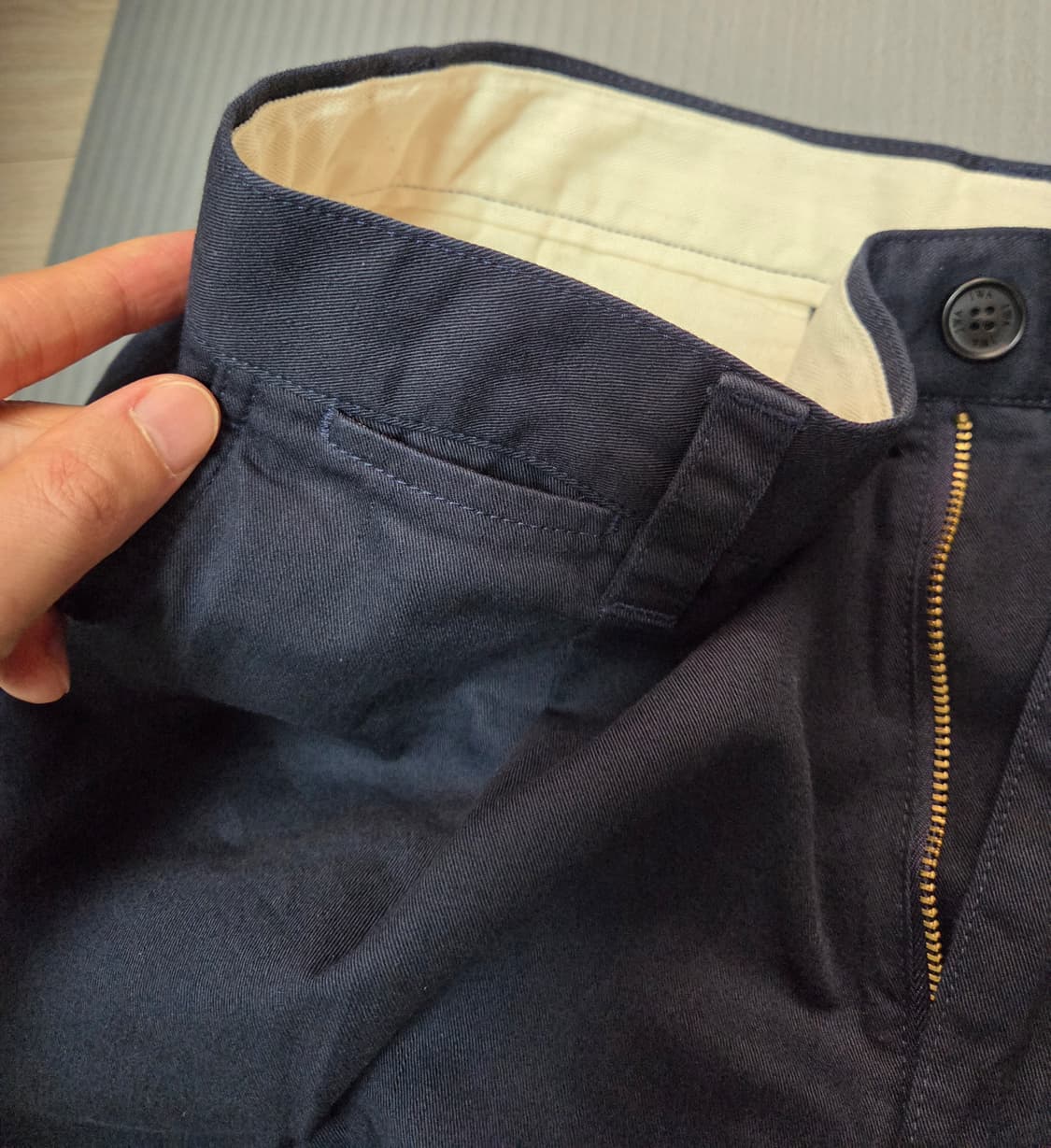 유니클로 jw앤더슨JWA원턱 와이드치노팬츠 82사이즈(31,32) 판매 상품이미지7