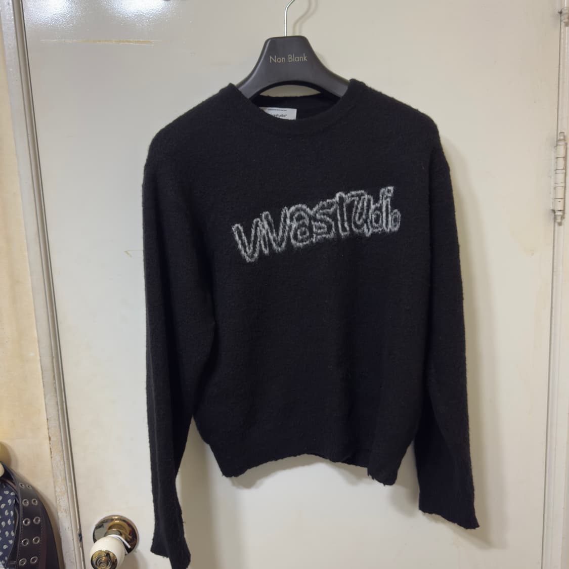 비바스튜디오 로맨스 비바 라운드 니트 상품이미지1