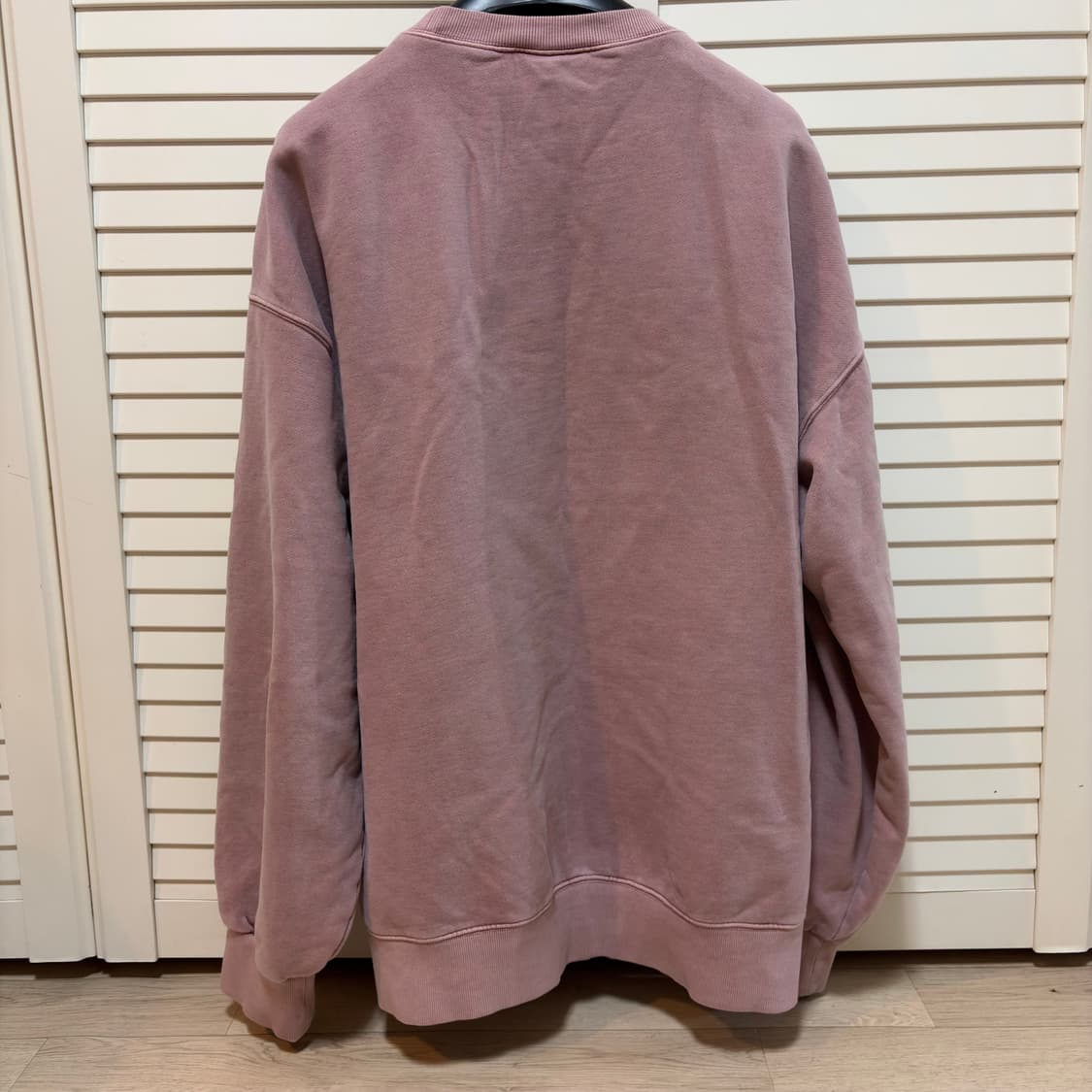 칼하트 피그먼트 핑크 맨투맨 스웨트 셔츠 상품이미지2