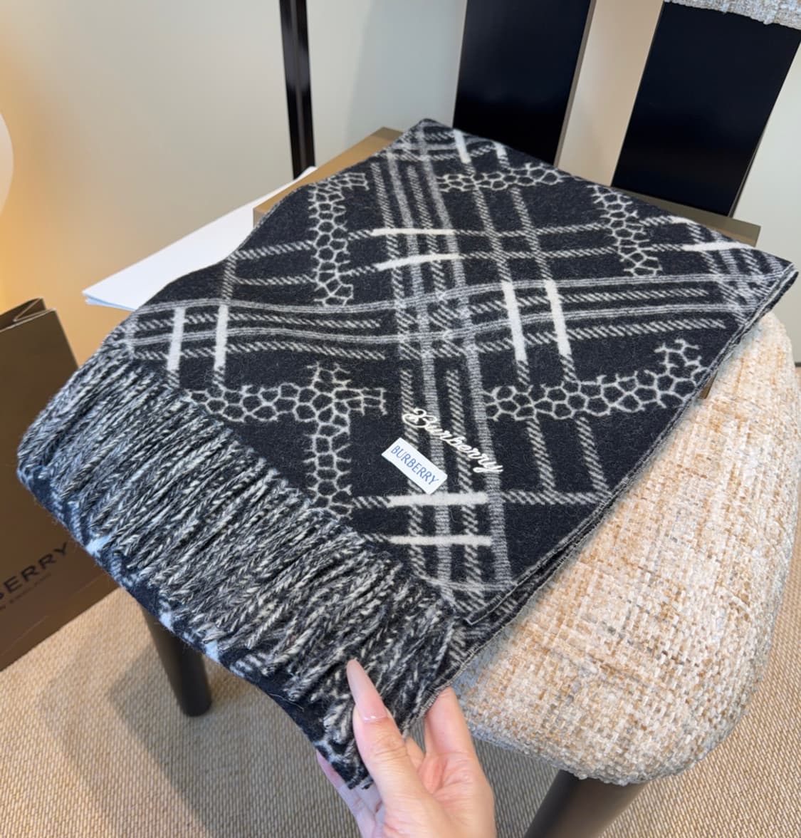 버버리 양면 머플러 램스울 100% 추동 단품
 상품이미지3