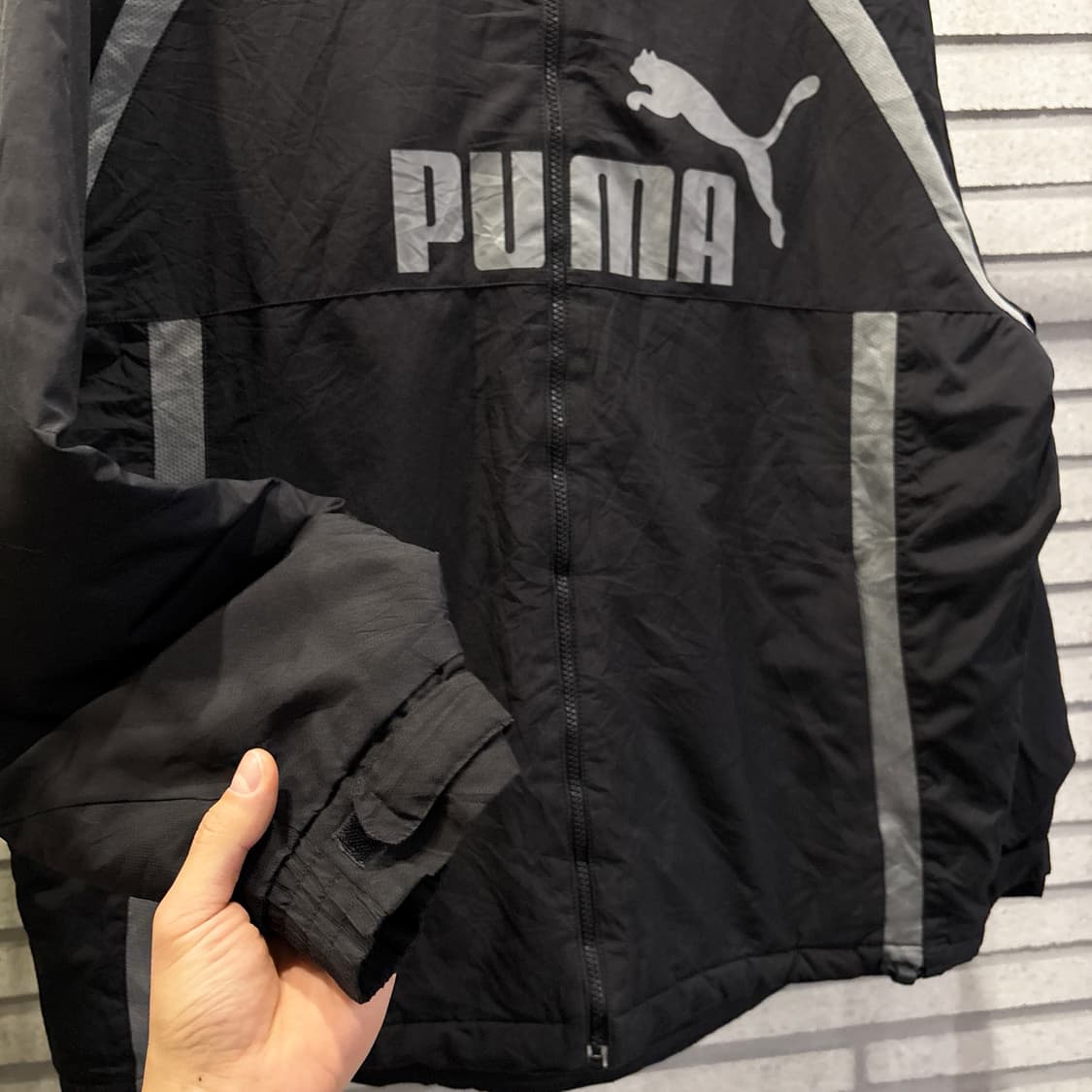 PUMA 퓨마 00s 패디드 퍼포먼스 자켓 빅로고 패널 디테일 차콜 상품이미지5