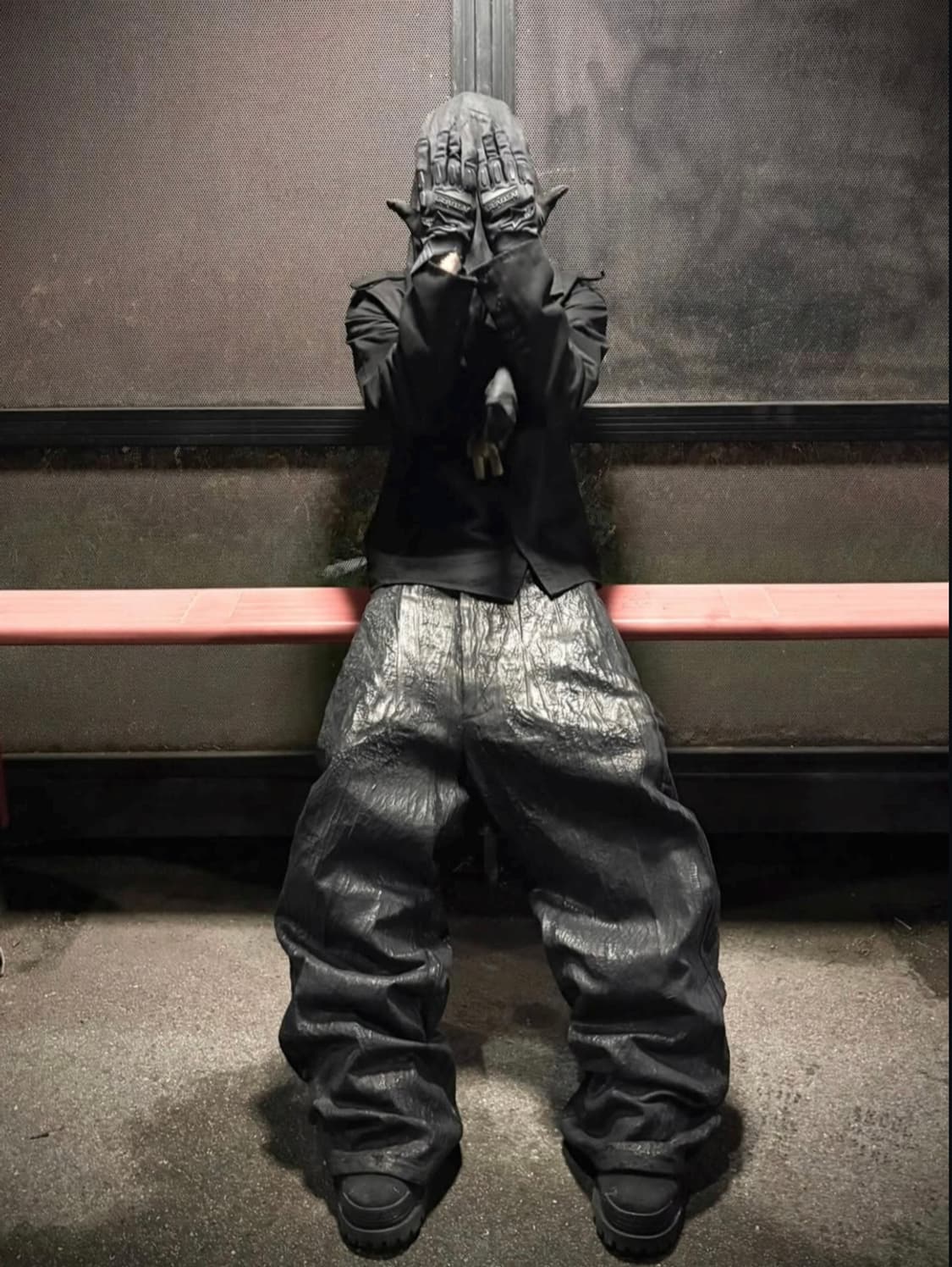 Corporate world char crest baggy denim 상품이미지1