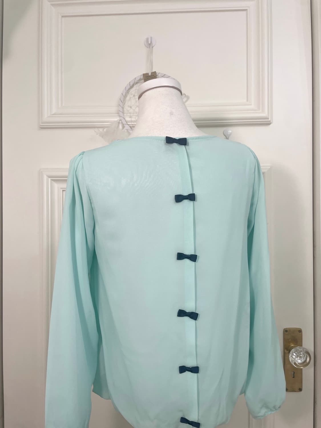 mint back bow neck pearl blouse(size-M) 상품이미지4