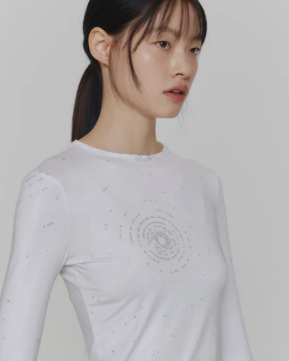 아모멘토 PRINTED ROUND LONG SLEEVE T-SHIRT_W 상품이미지3