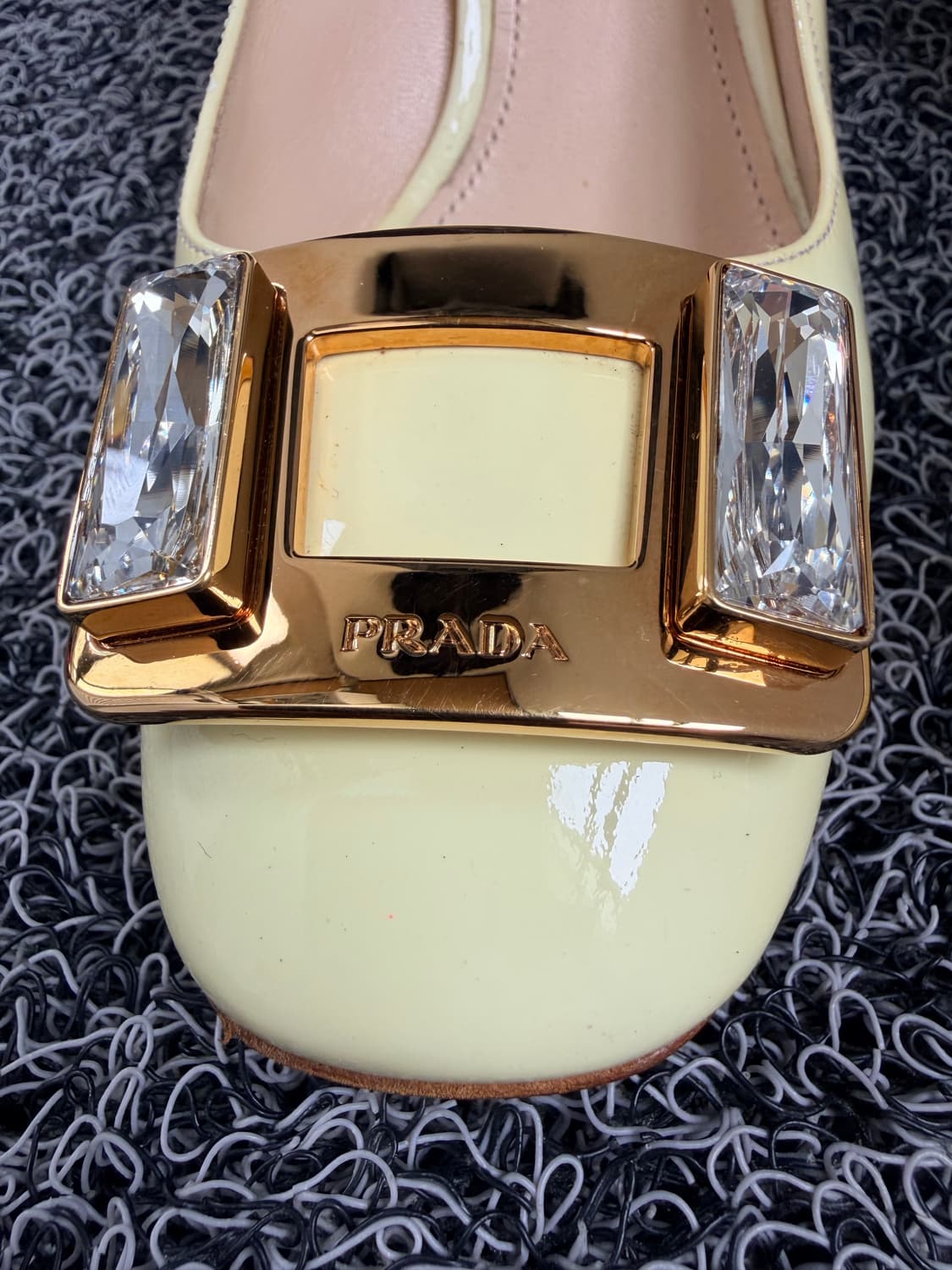 [럭셔리/풀박스] 프라다(PRADA) 페이턴트 크리스탈 버클 펌프스 상품이미지5