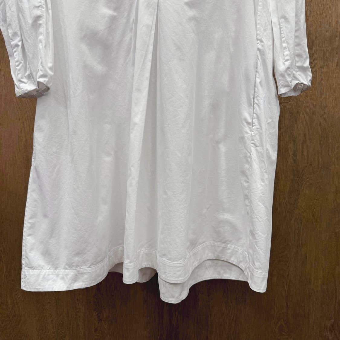 코스 브이넥 셔링 플리츠 미니 원피스 벌룬 소매 디테일 화이트 상품이미지5