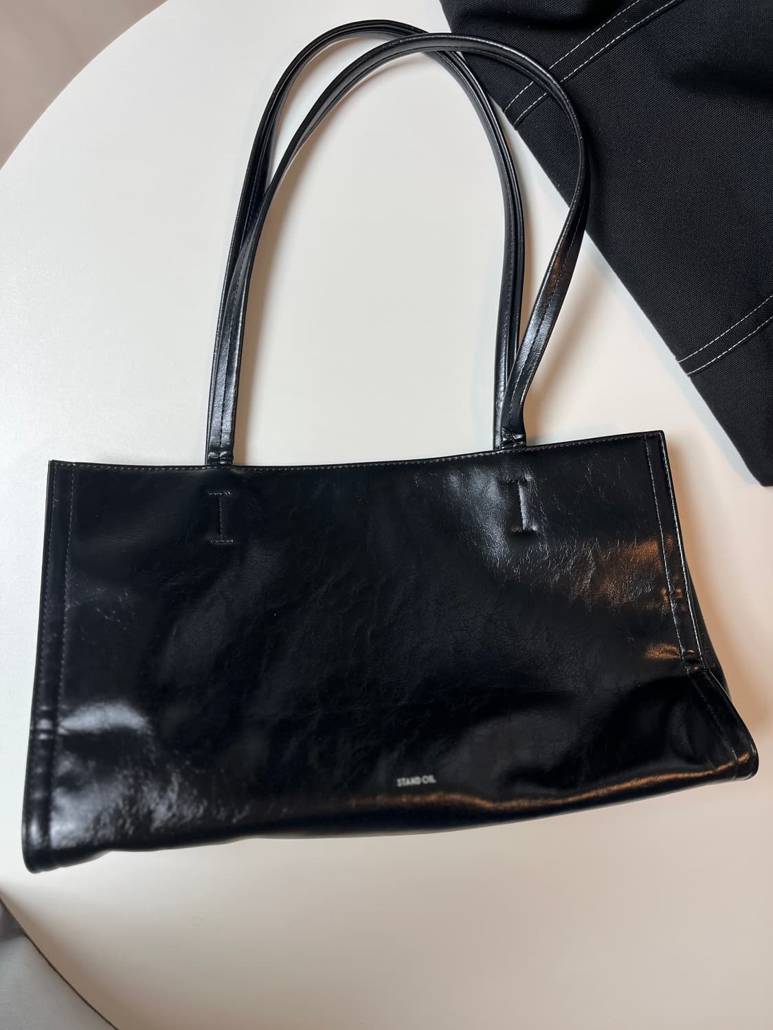 새상품) 스탠드오일 오블롱백블랙 상품이미지1