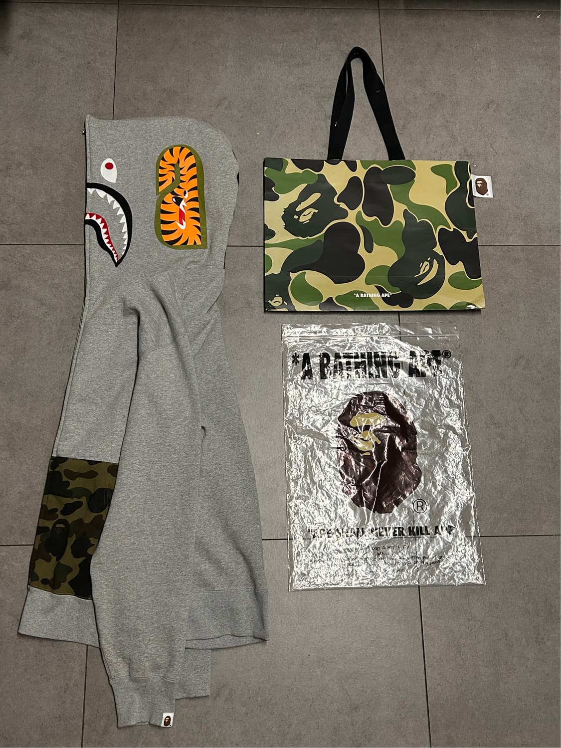 새상품 베이프 후드집업 상품이미지2