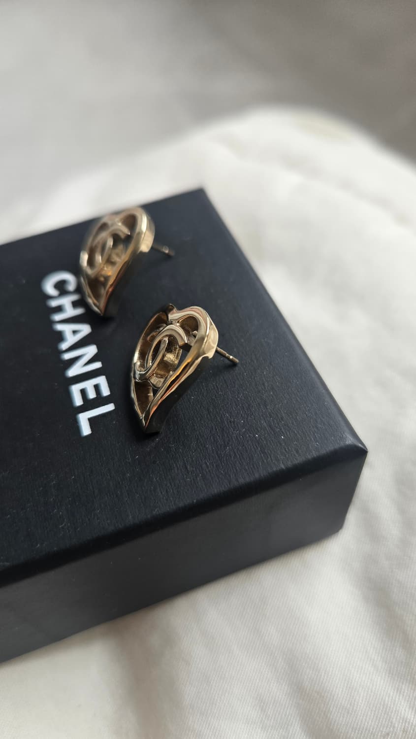 샤넬로고cc하트귀걸이 정품 상품이미지3