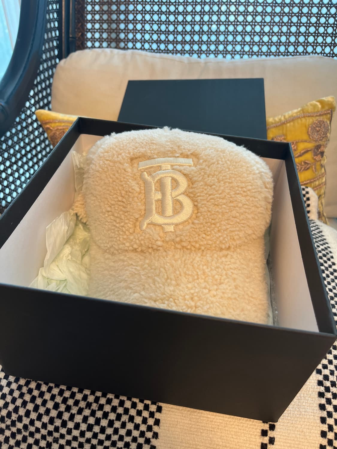 버버리 양털 모자 상품이미지1