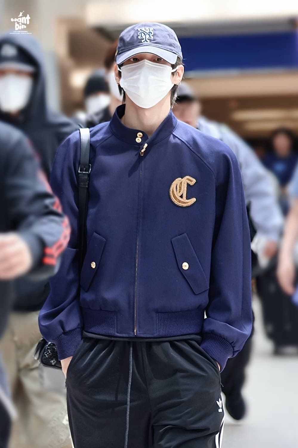 [라이즈 원빈님 착용] 셀린느 25ss 클래식 로고 블루종 자켓 상품이미지1