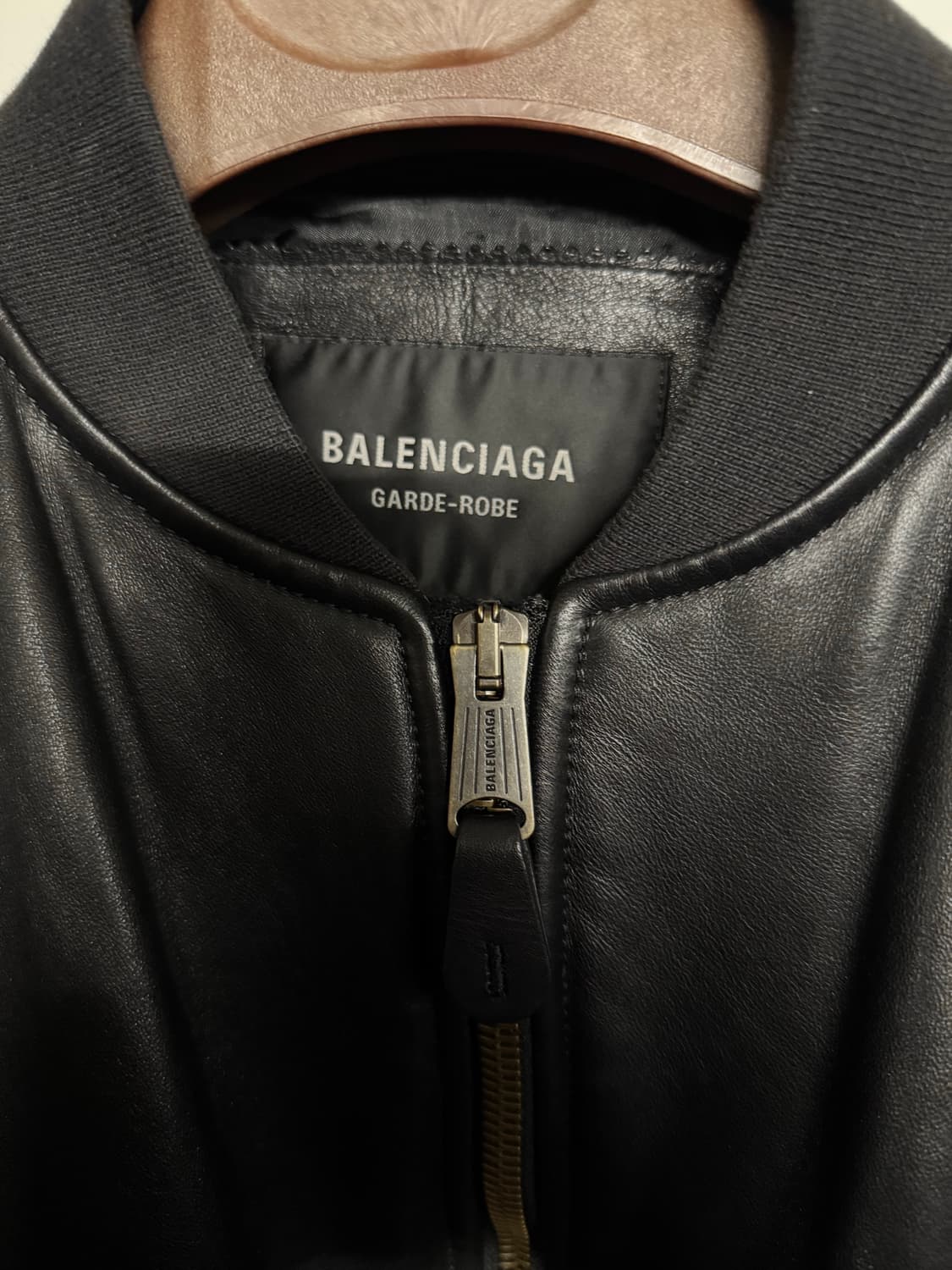 발렌시아가 가드로브 레더 봄버 상품이미지8