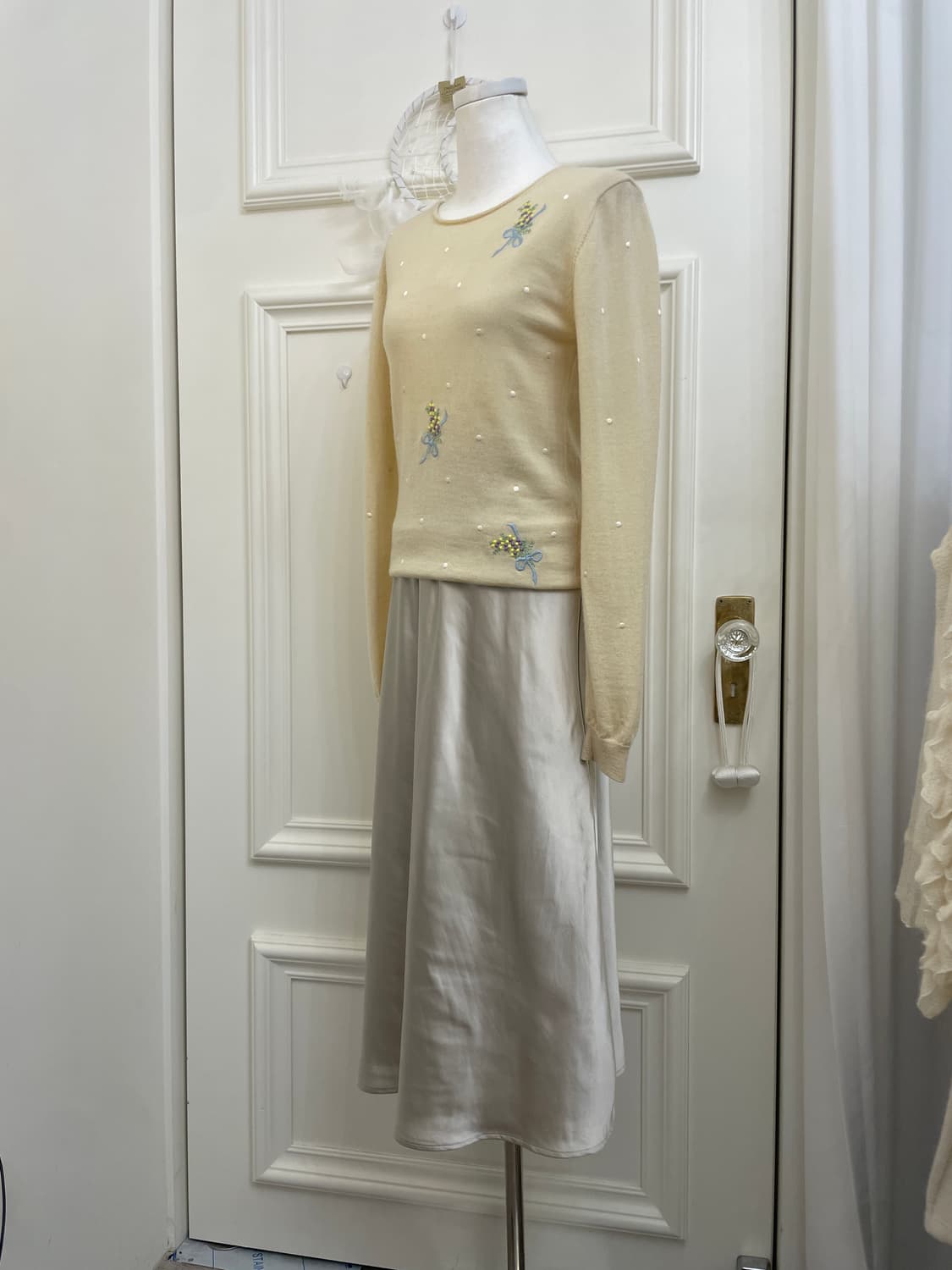 butter beige dot flower embroidery knit 상품이미지3