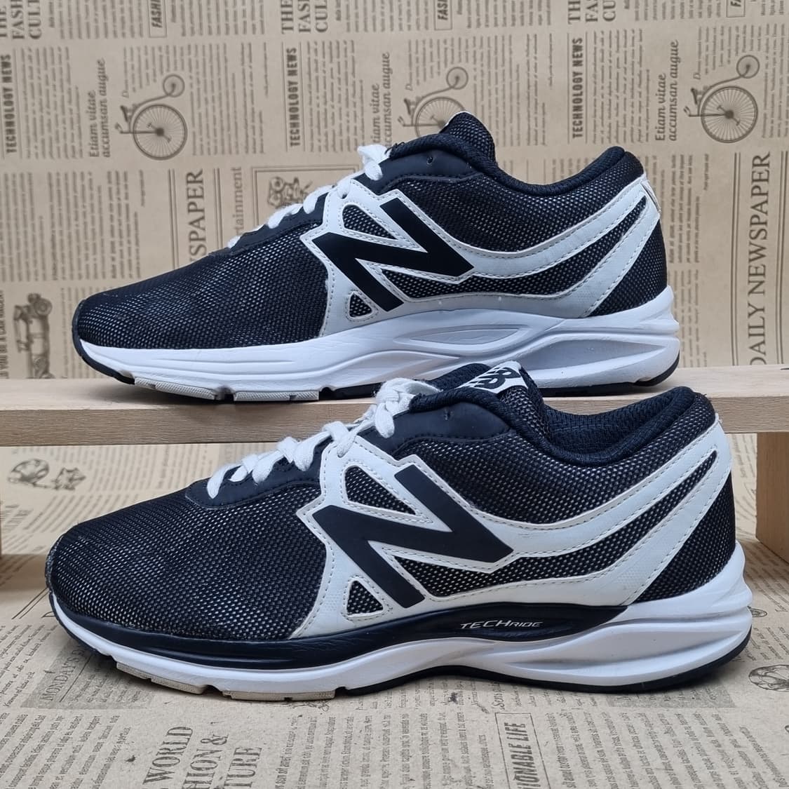 뉴발란스 580 여성운동화240 상품이미지1