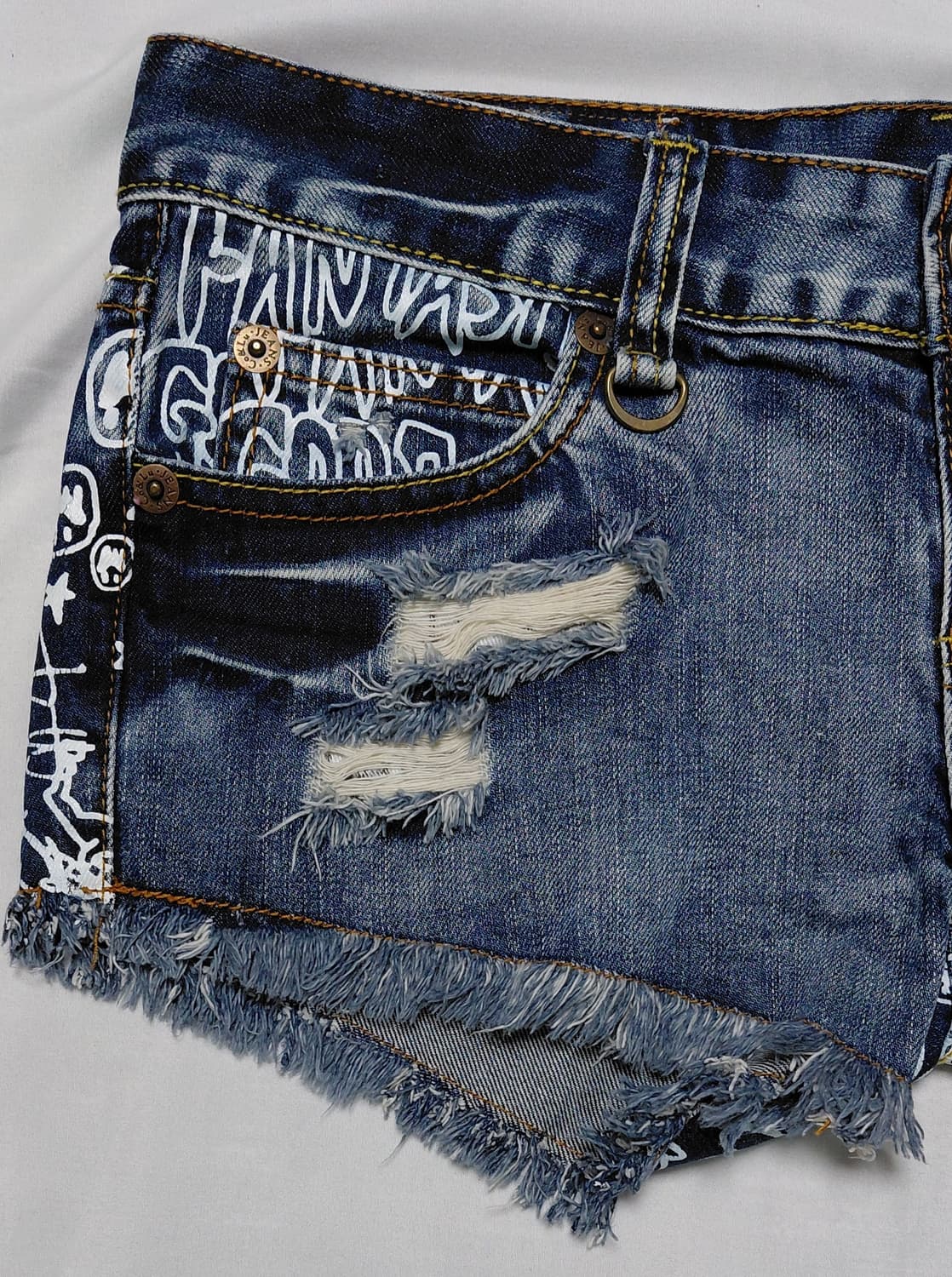 [26] CO&LU(코앤루) 그래피티 유니콘 커스텀 데님 쇼츠 상품이미지2