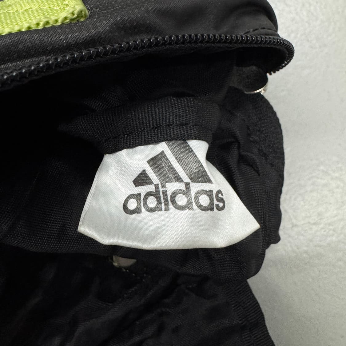 아디다스 00s 올드스쿨 유광 크로스백 상품이미지6