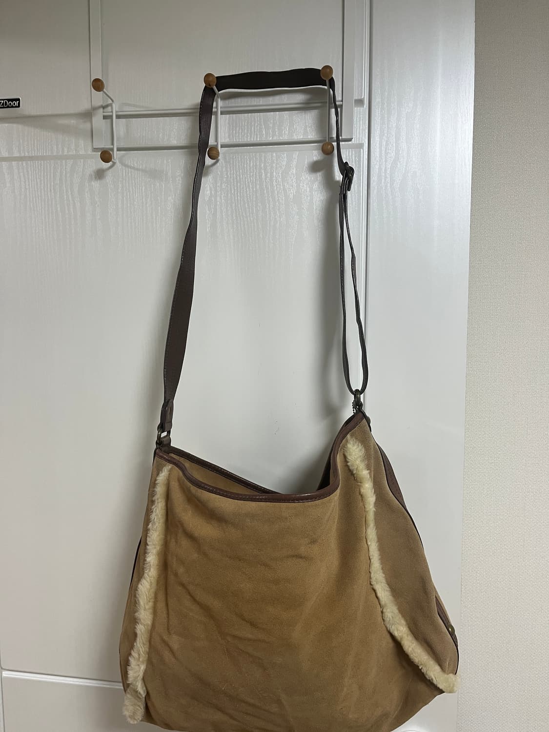 어그 UGG 남여공용 크로스백 가방 상품이미지6