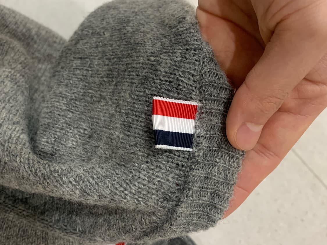 [4] 톰브라운 셰틀랜드 크롭 니트 그레이 상품이미지8