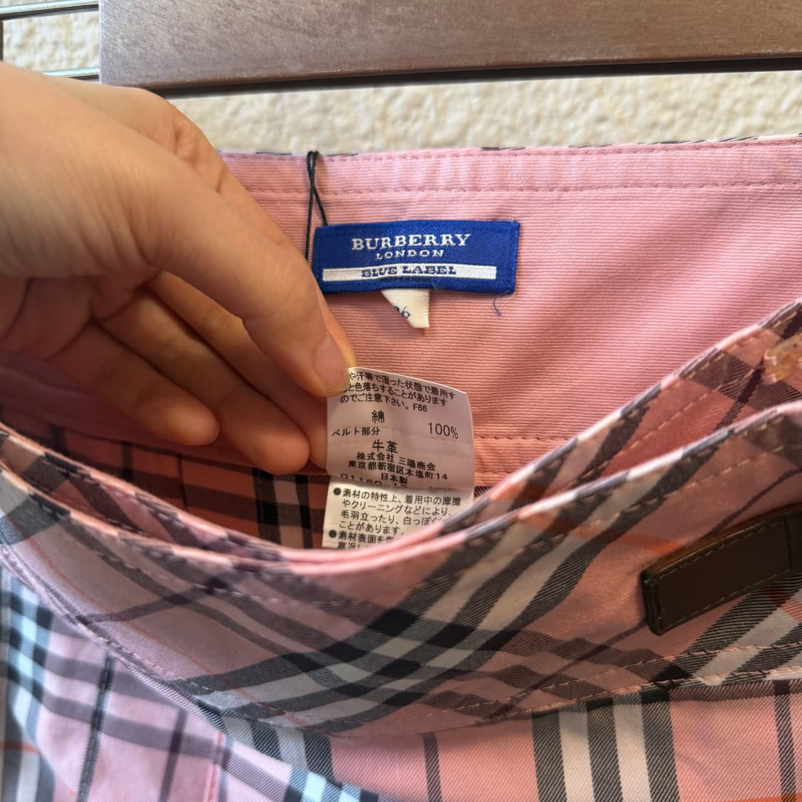 버버리 블루라벨 체크 플리츠 미니 스커트 레더 버클 스트랩 디테일 핑크 상품이미지6