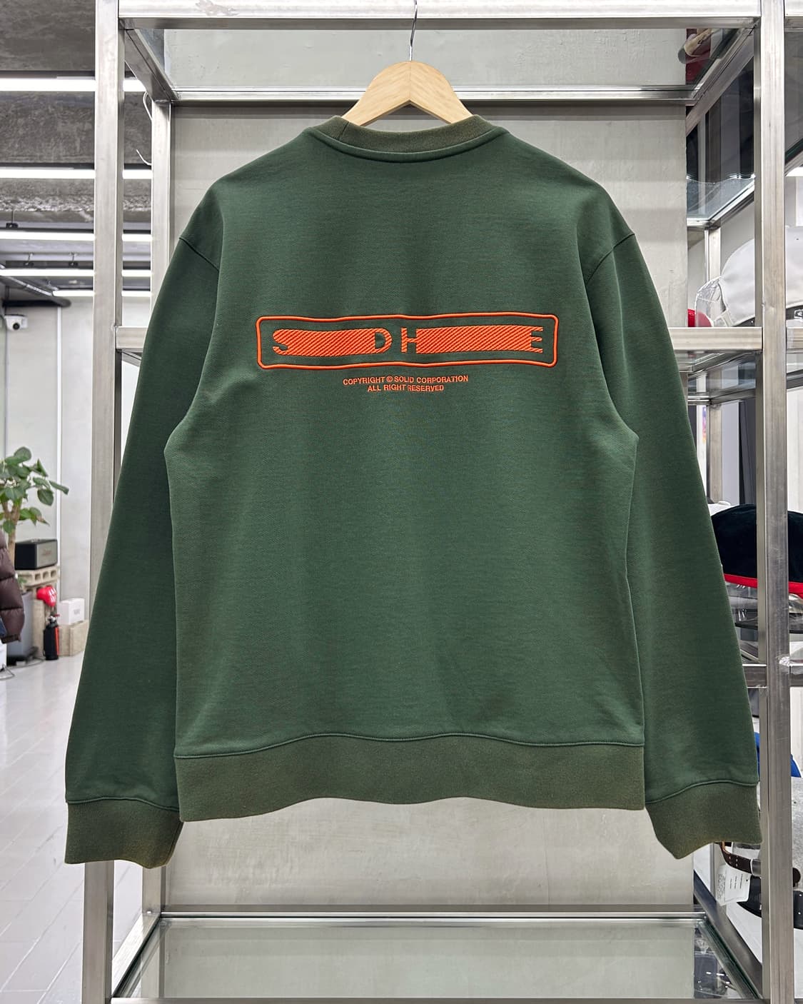 솔리드 옴므 백로고 크루넥 스웻 셔츠 상품이미지1