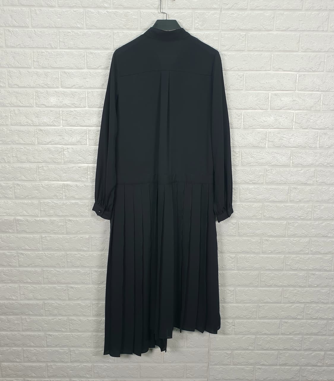 [55]미쏘 타이넥 플리츠 배색 원피스 상품이미지3