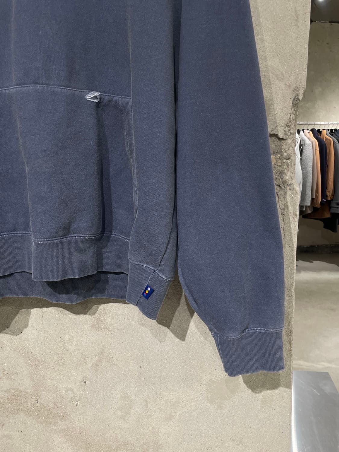 아이앱 스튜디오 x 아케인 네이비 블루 징크스 후디 상품이미지5