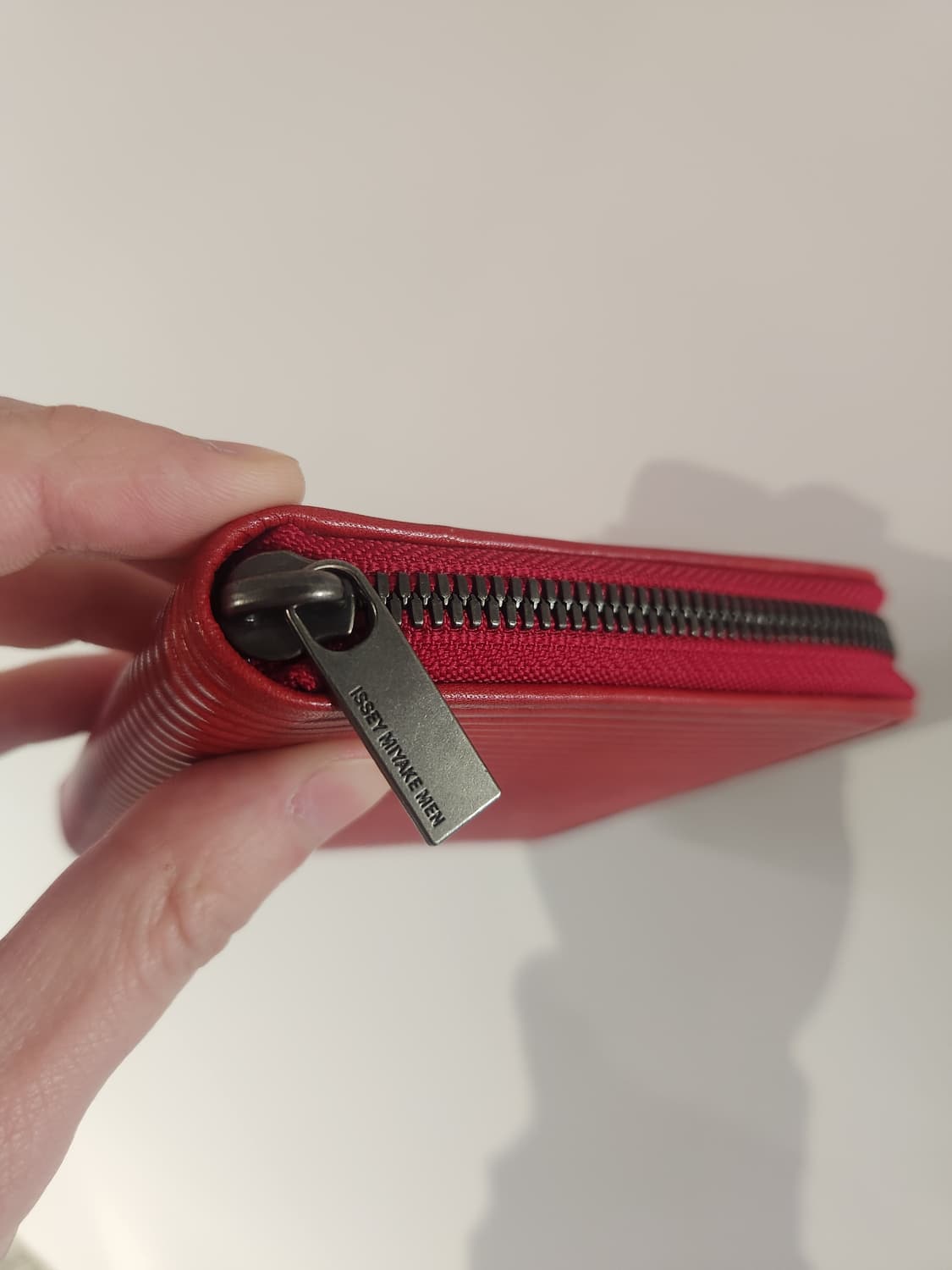 이세이미야케 맨 엠보스드 레더 지갑 상품이미지2