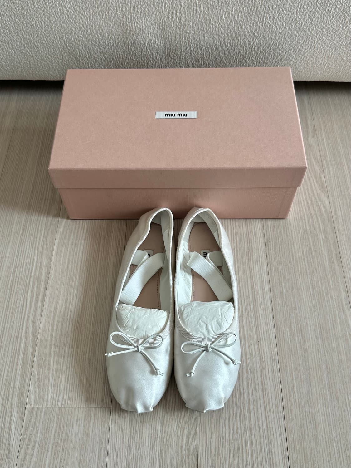 미우미우 새틴 리본 발레리나 슈즈 36.5(235) 상품이미지1
