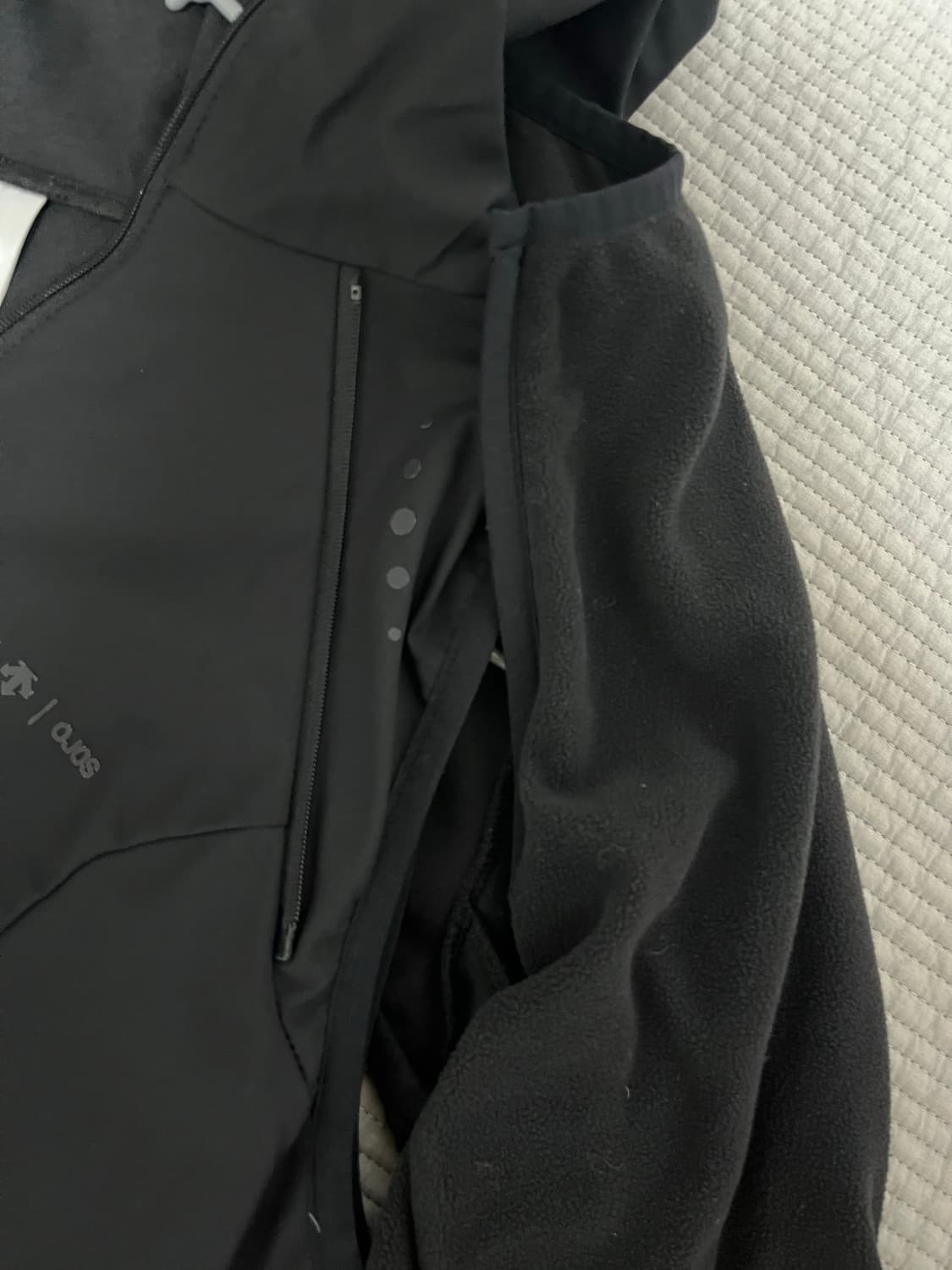 오호스 X 데상트 2-way 후드 볼레로 블랙 상품이미지4