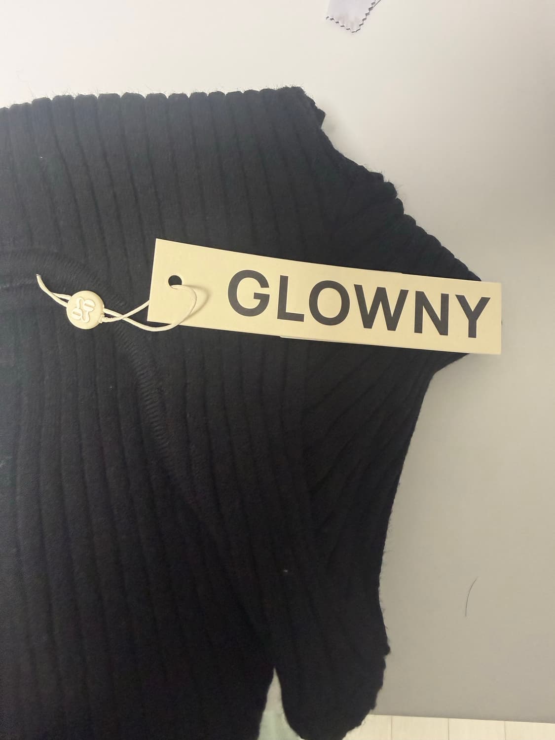 글로니_GLOWNY )아이사 블랙 니트탑 상품이미지4