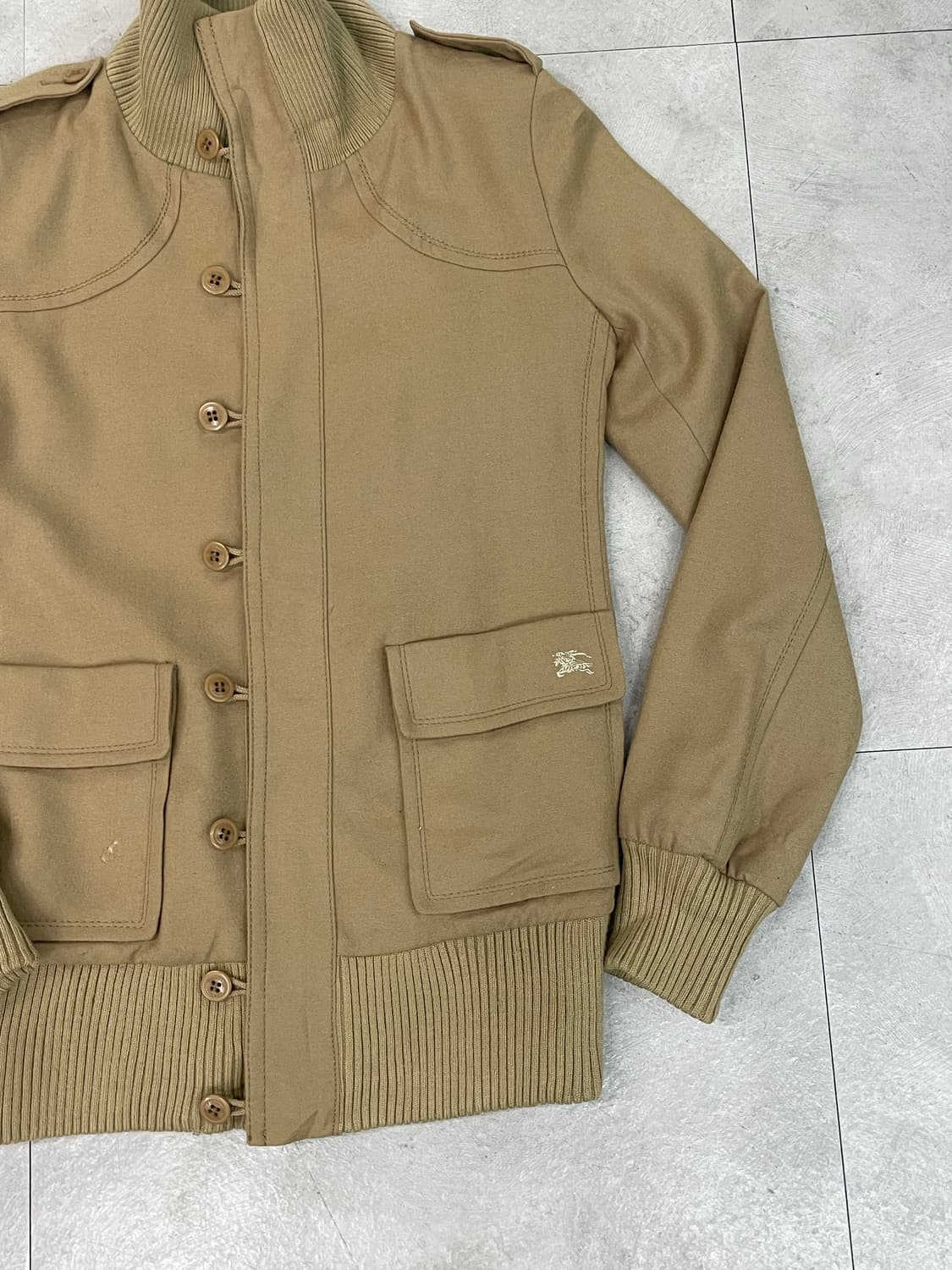 버버리 하이넥 로고 재킷 상품이미지4