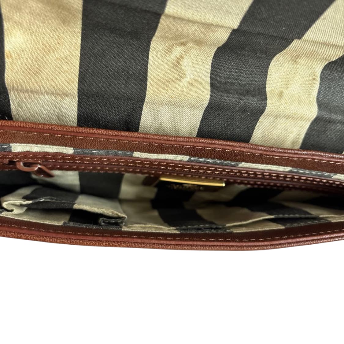 비비안 웨스트우드 오브 형압 레더 숄더백 상품이미지10