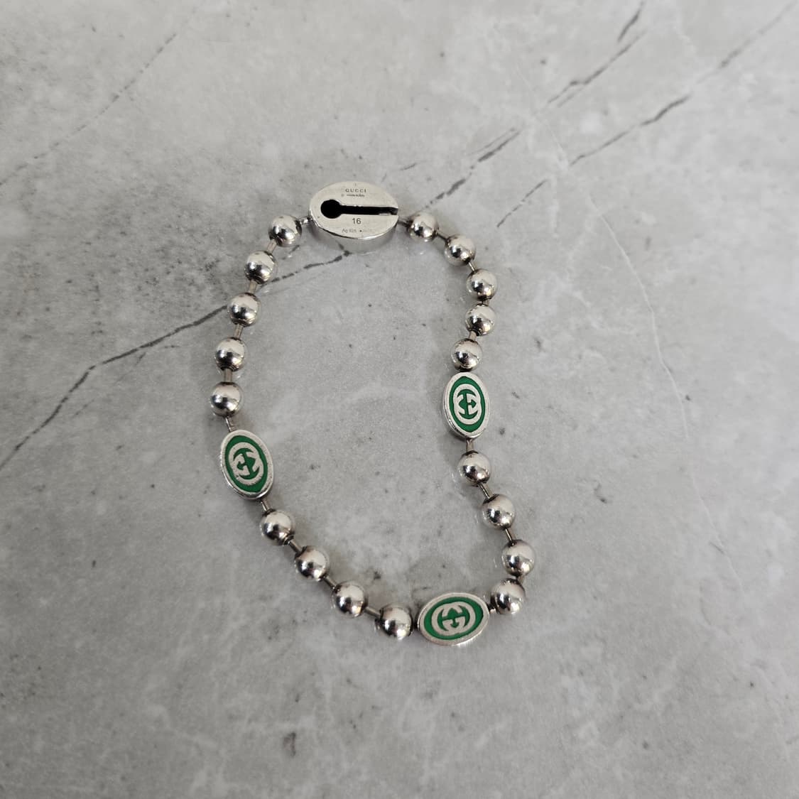 구찌 인터로킹 G 에나멜 볼 체인 팔찌 16호 판매 상품이미지3