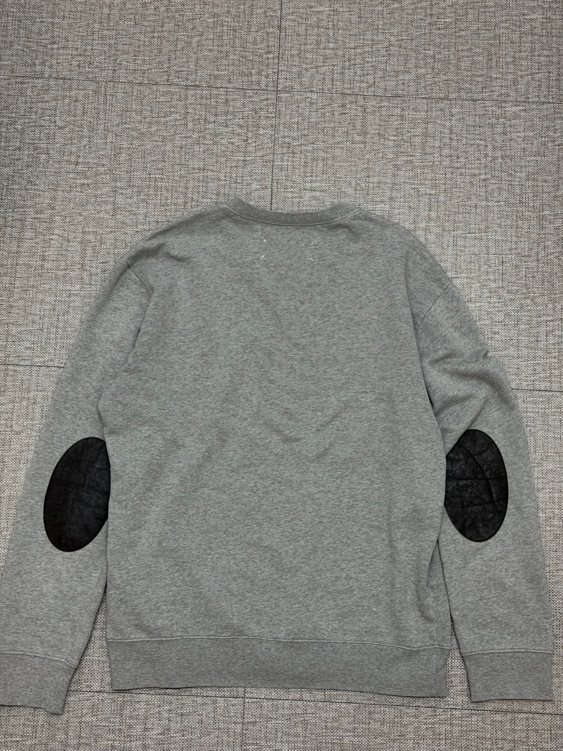 마르지엘라 엘보우 패치 맨투맨  상품이미지1