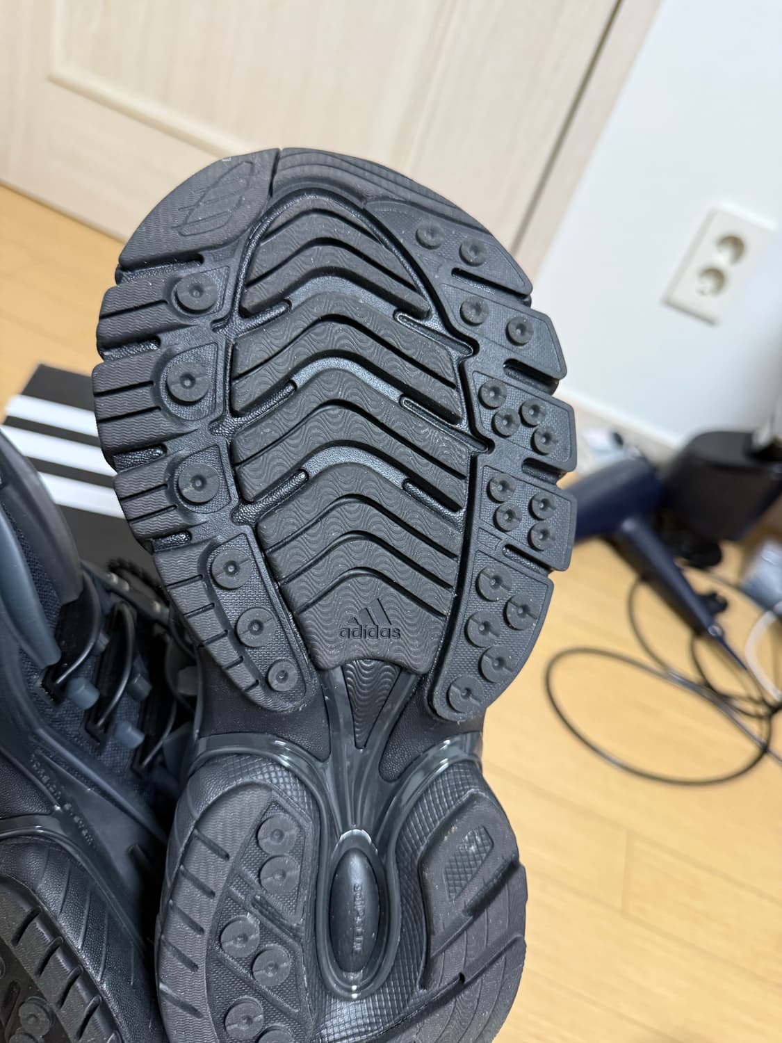 아디다스 퍼렐 버지니아 젤리피쉬 블랙 상품이미지6