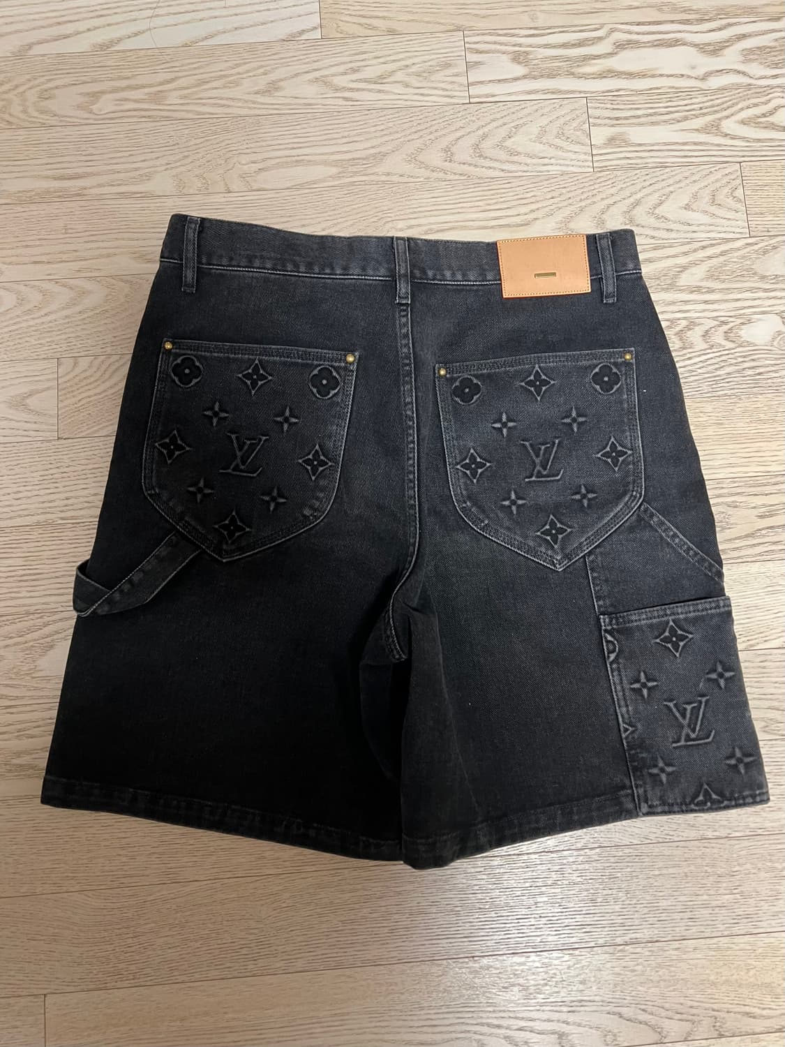 [31] 루이비통 카펜터 워크웨어 쇼츠 블랙 상품이미지3