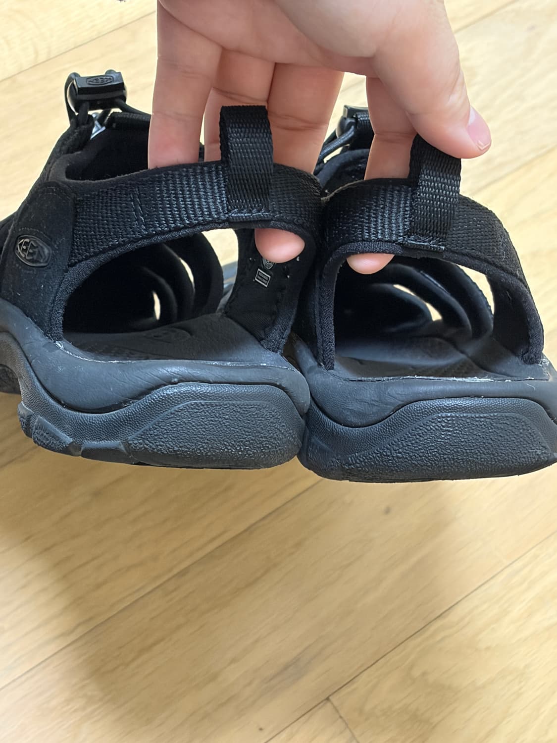 (무료배송)킨 뉴포트 H2 샌들 Triple Black 250  상품이미지8