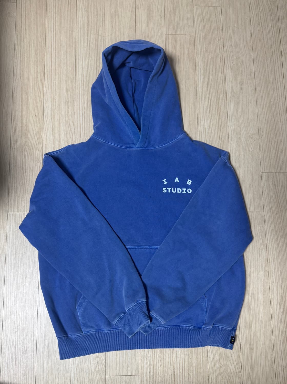 아이앱 스튜디오 피그먼트 후드 로얄 블루 - 22FW 상품이미지5