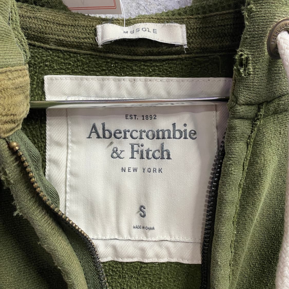 아베크롬비 빈티지 Y2K 스펠로고 카키 후드집업 B3975  상품이미지3