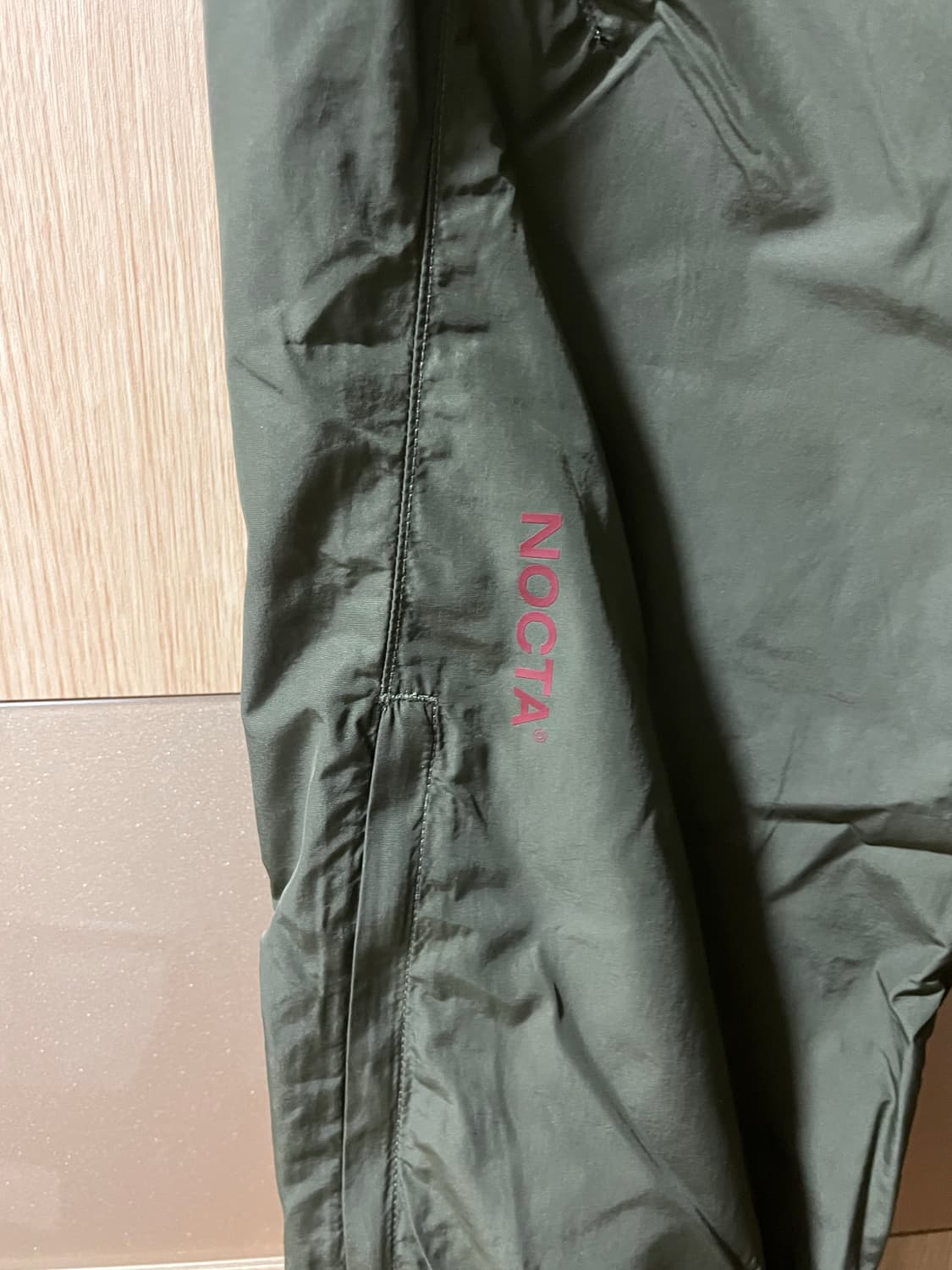 나이키 x 드레이크 녹타 우븐 트랙 팬츠 카고 카키 M 새상품 팝니다 상품이미지3