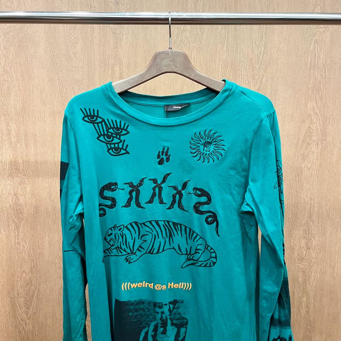 디젤 롱 슬리브 티셔츠 애니멀 레터링 프린팅 사이드 지퍼 디테일 그린 상품이미지4