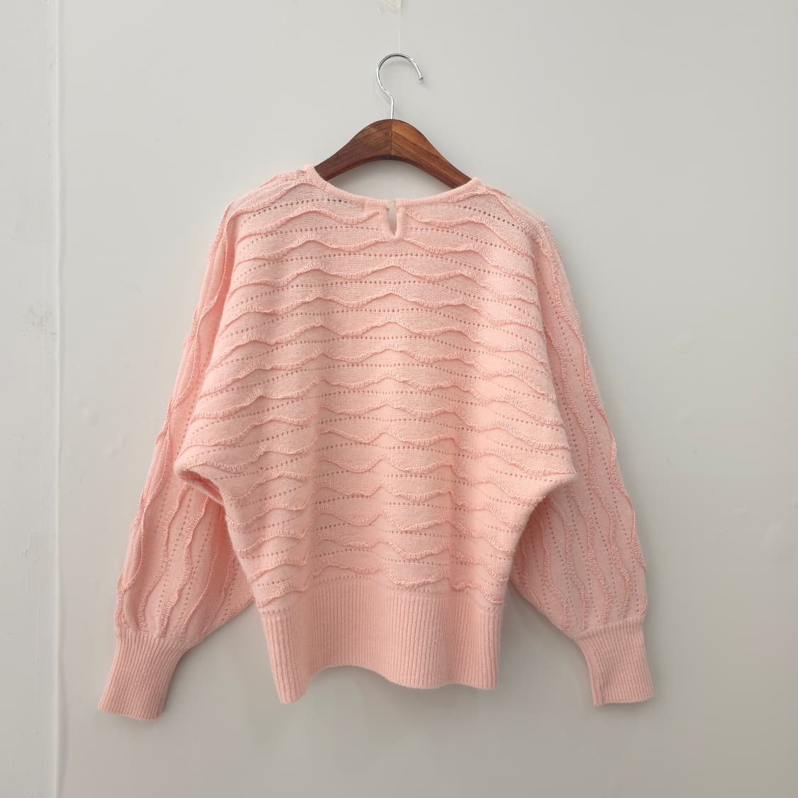 KAZAMIDORI 연핑크 울 가오리핏 물결패턴니트 상품이미지2