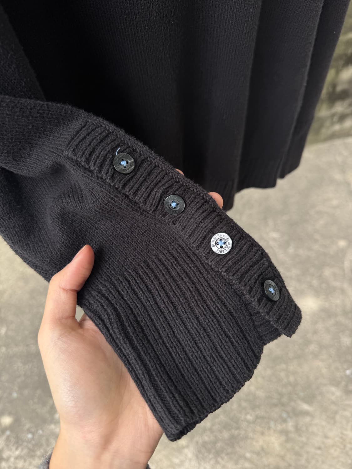 버버리 블랙라벨 헨리넥 니트 상품이미지4