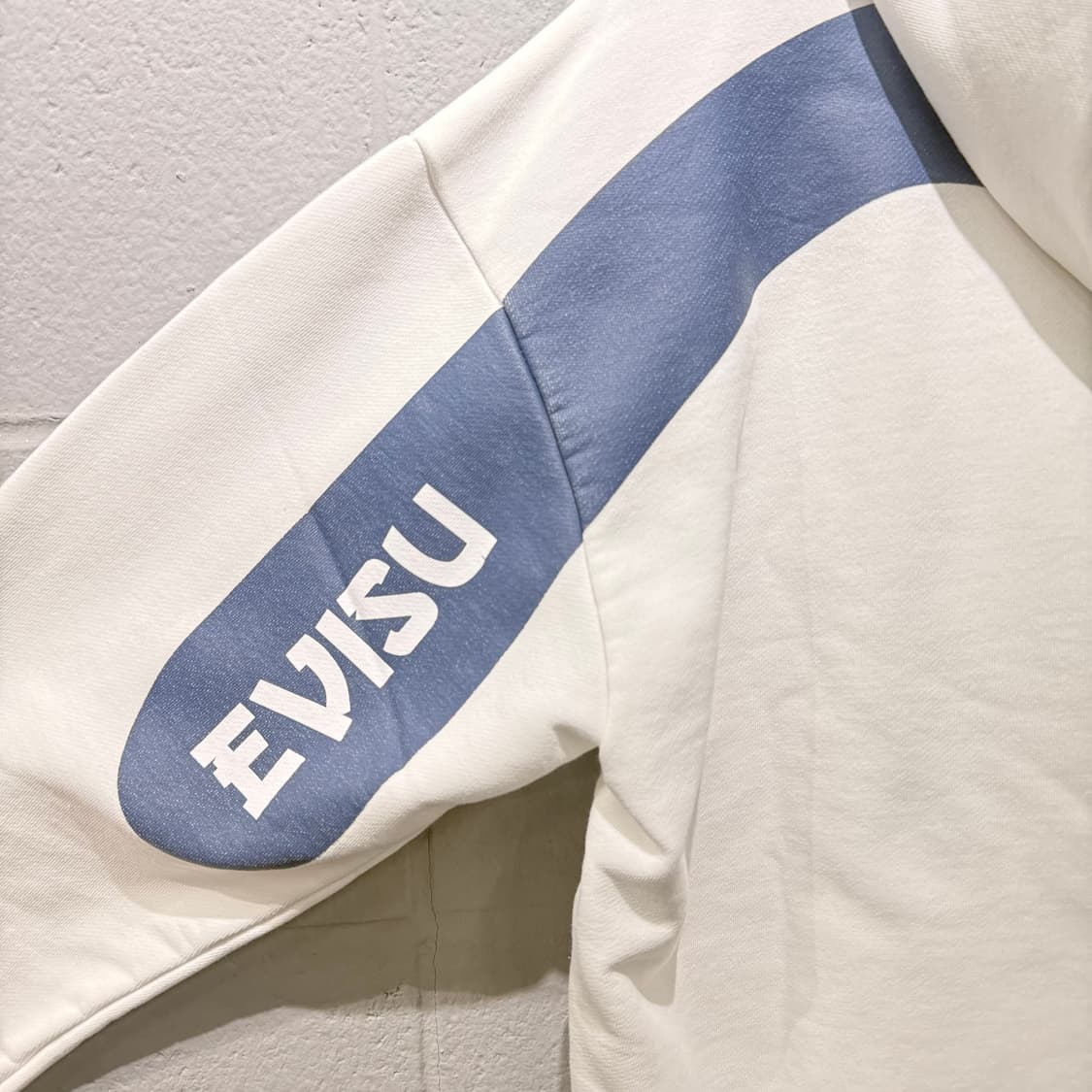 에비수 로고 후드티 화이트 상품이미지4