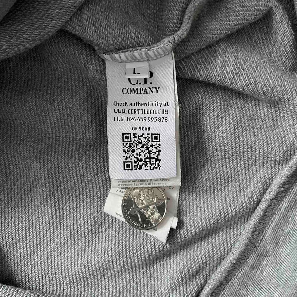 C.P. 컴퍼니 다이애그널 레이즈드 플리스 로고 맨투맨 상품이미지4