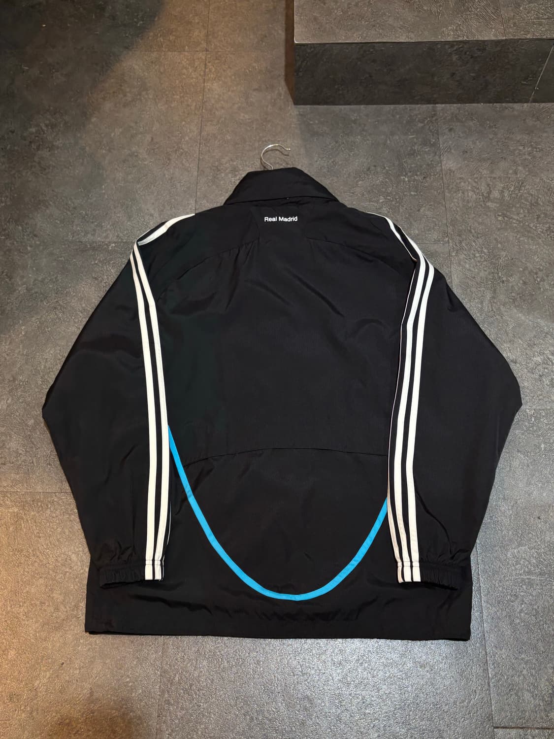아디다스 레알마드리드 바람막이 점퍼 95 상품이미지3