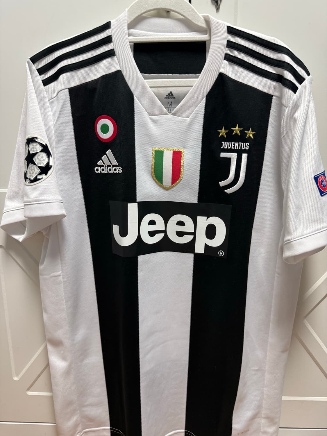 18-19 유벤투스 엠레 잔 유니폼 상품이미지1