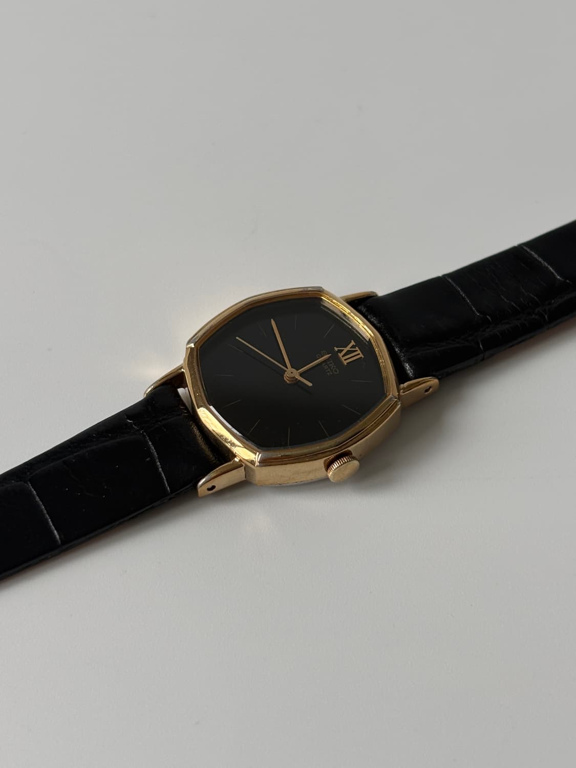 1980년대 블랙 다이얼 골드 옥타곤 쿼츠 여성 상품이미지1