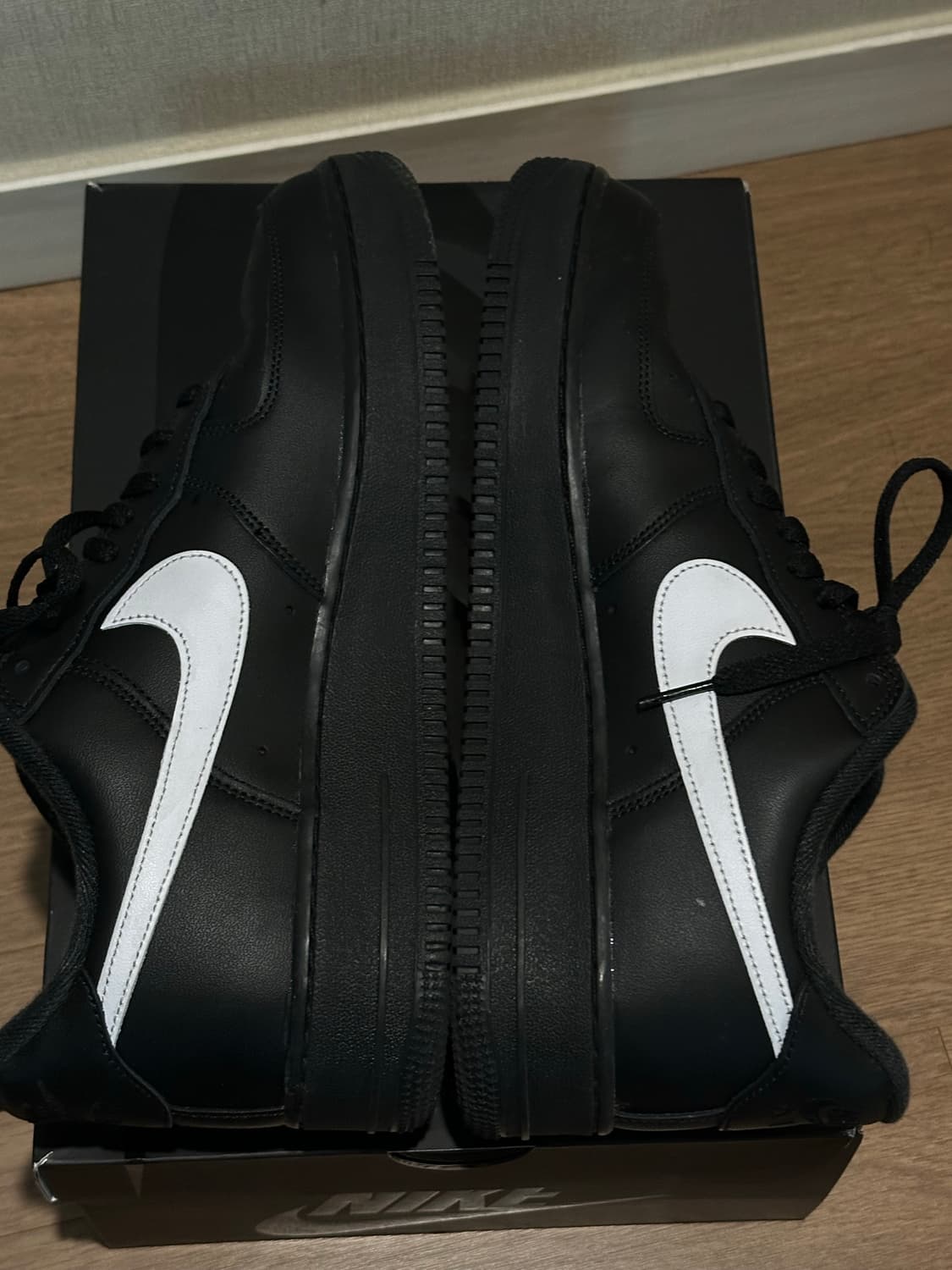 나이키 x 슈프림 에어포스 1 로우 블랙 상품이미지4