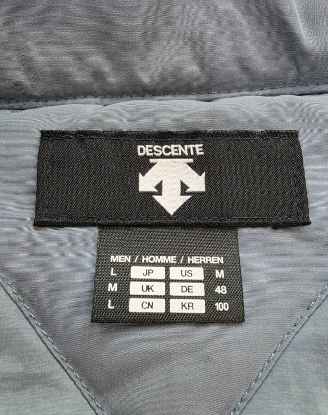 데상트 듀얼리스 남성 경량 패딩 조끼 100 상품이미지7